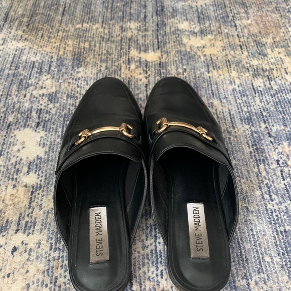 Steve Madden Kandi Black Leather Slip On - Picture 3 of 6